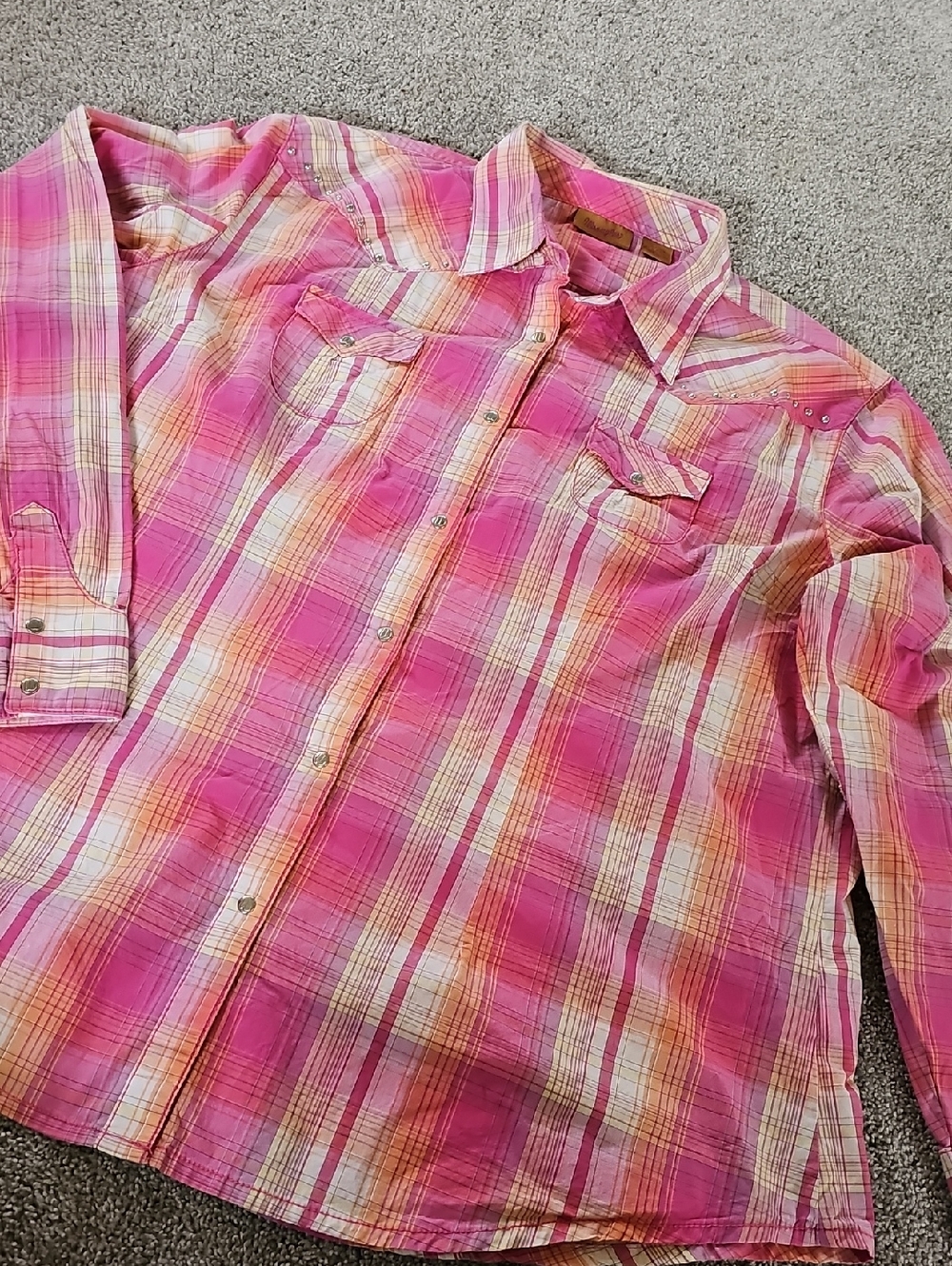 SS🔹️Wrangler Pink and Orange Plaid Button-Down Shirt